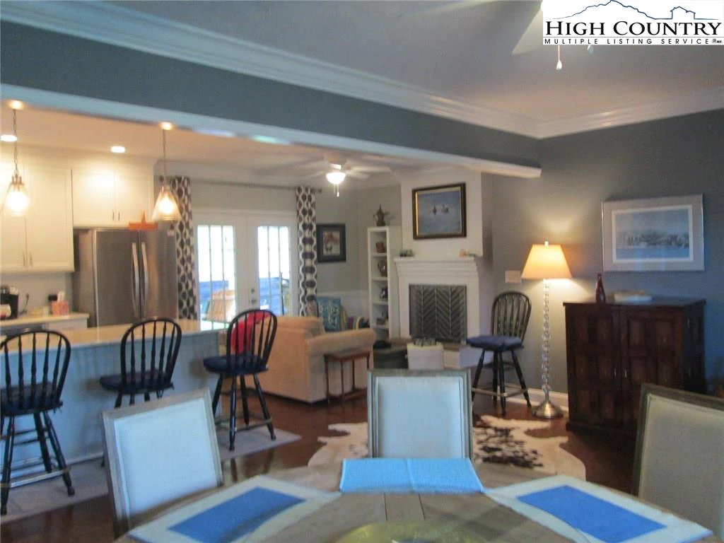 Image number 13 for the current listing
