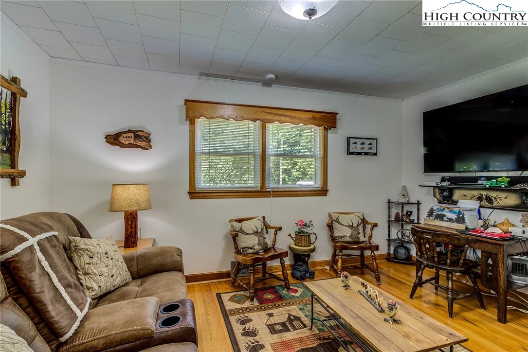 Image number 3 for the current listing