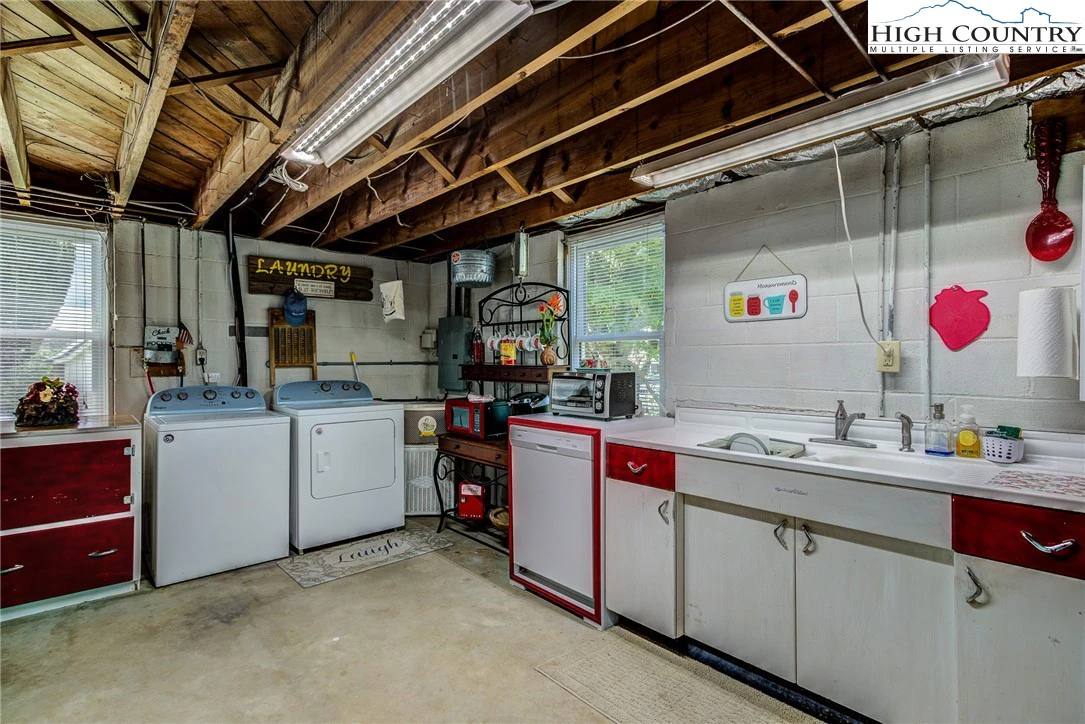 Image number 4 for the current listing