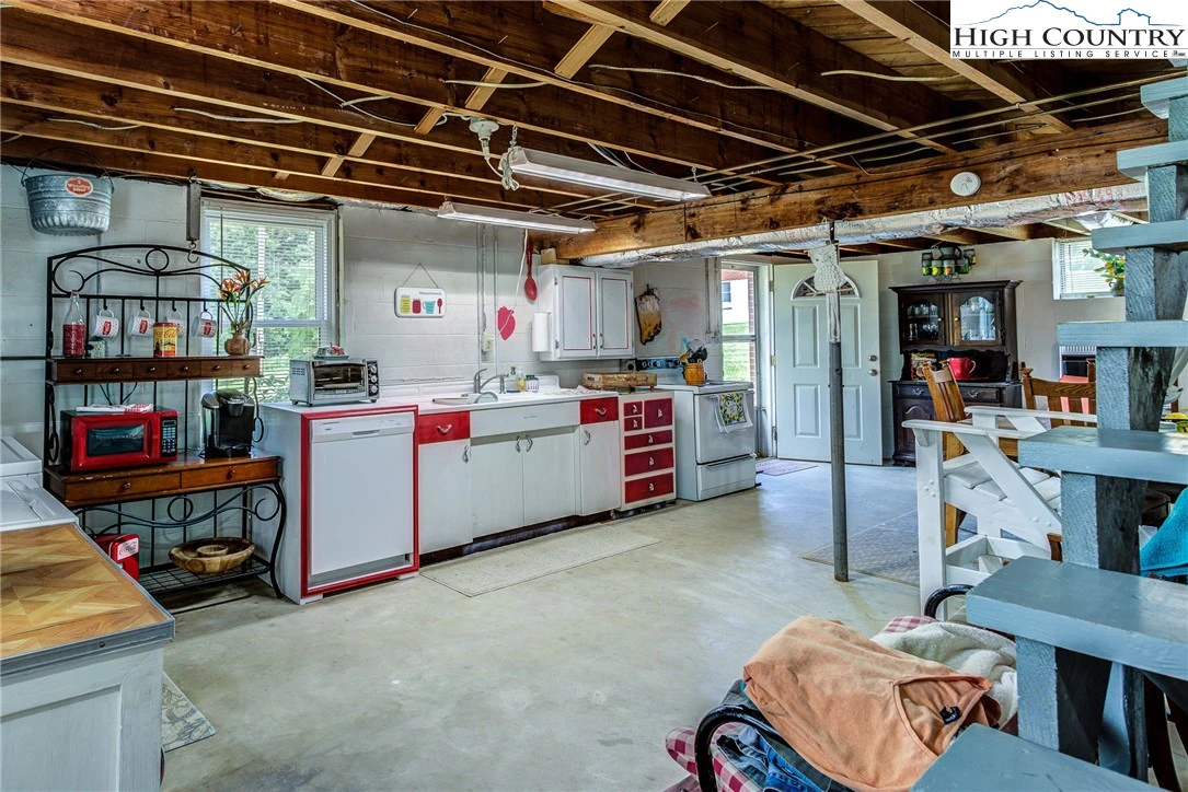 Image number 5 for the current listing