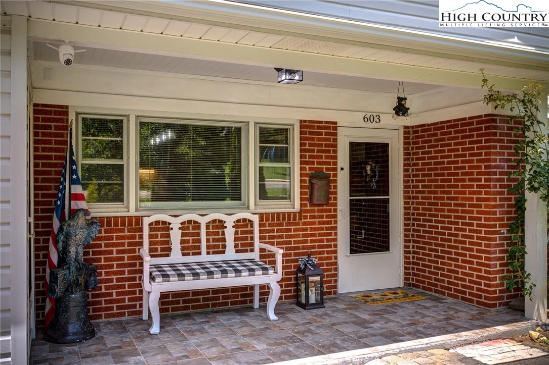 Image number 9 for the current listing