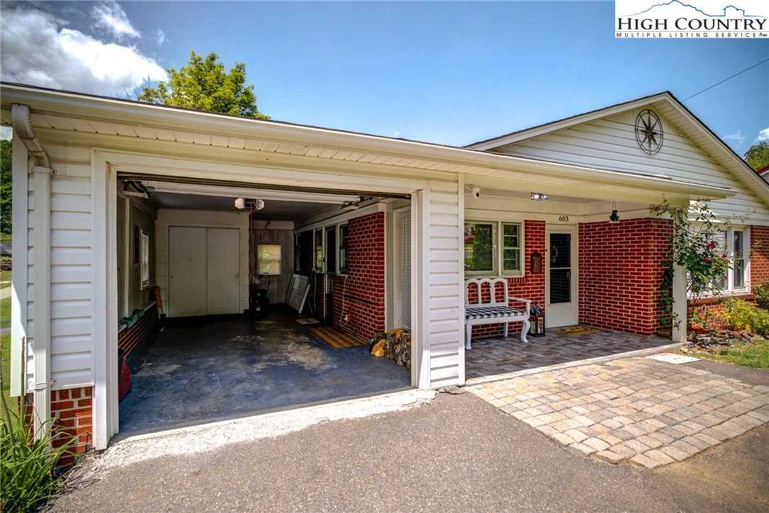 Image number 10 for the current listing