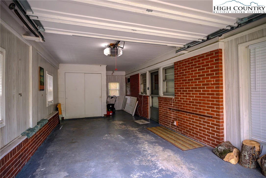 Image number 11 for the current listing