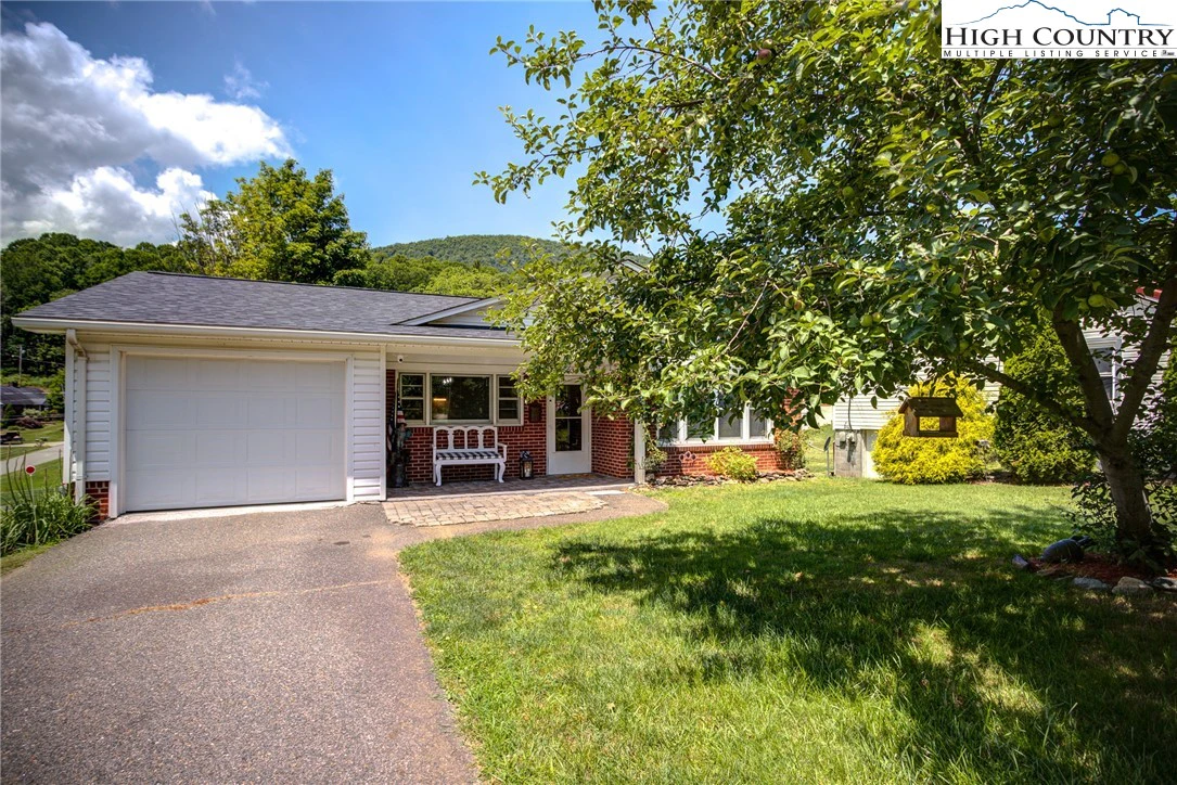 Image number 17 for the current listing