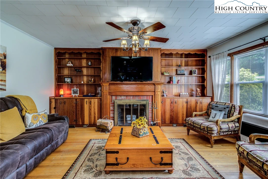 Image number 18 for the current listing