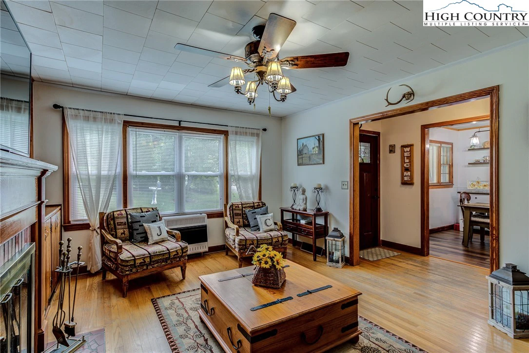 Image number 21 for the current listing