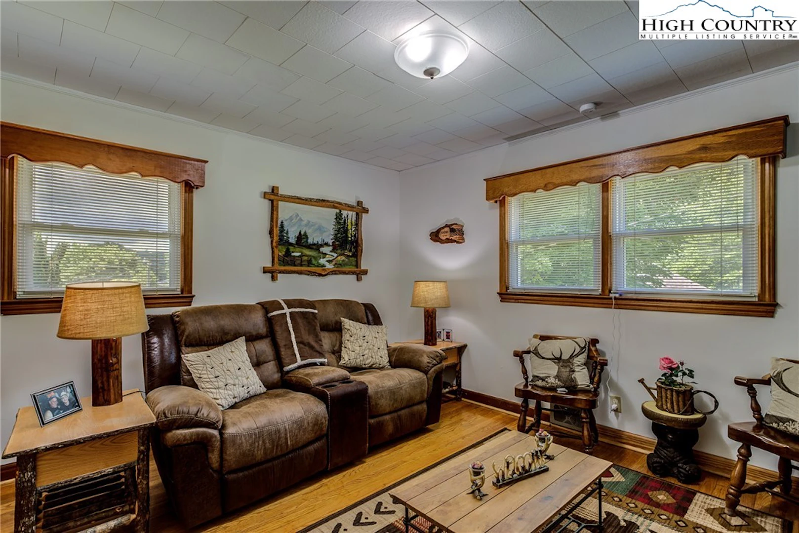 Image number 1 for the current listing