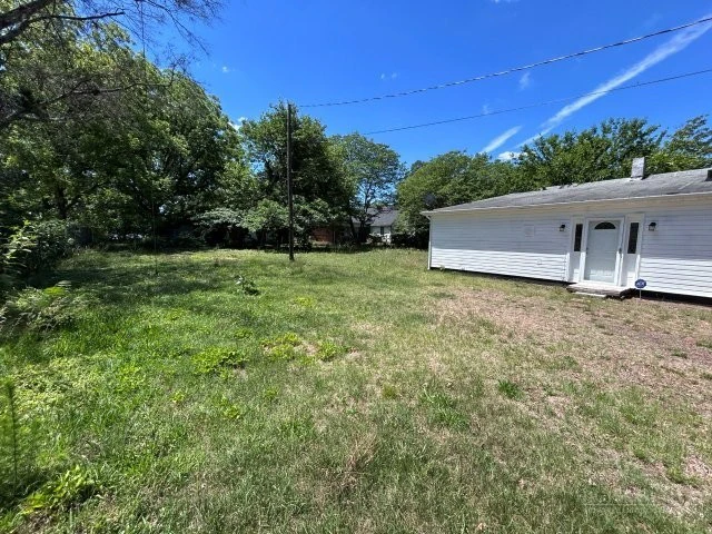 Image number 21 for the current listing