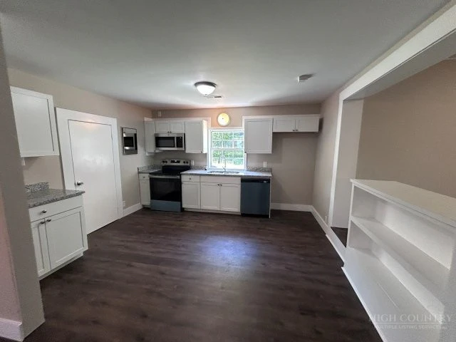 Image number 2 for the current listing