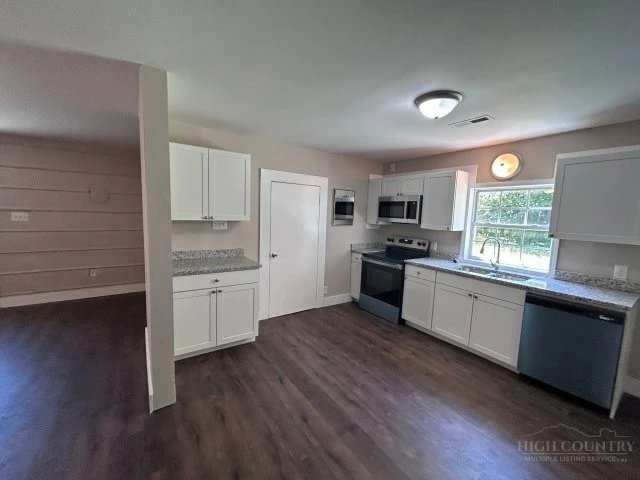 Image number 3 for the current listing