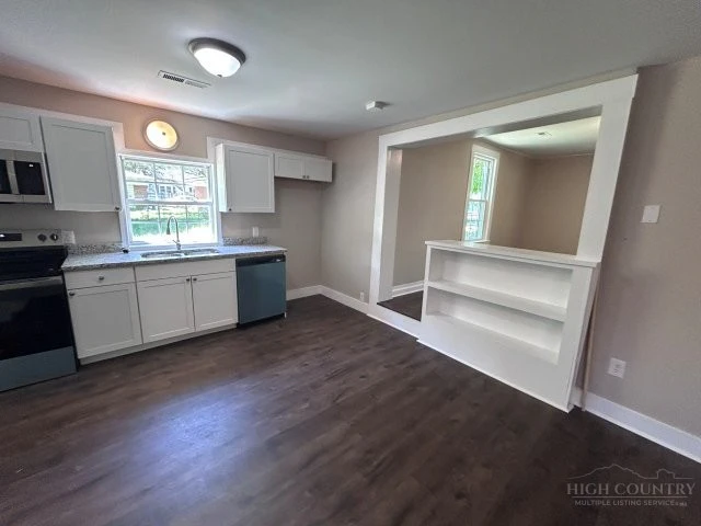 Image number 4 for the current listing