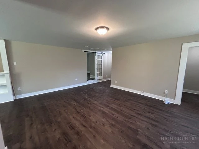Image number 8 for the current listing