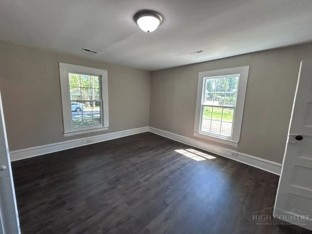 Image number 12 for the current listing