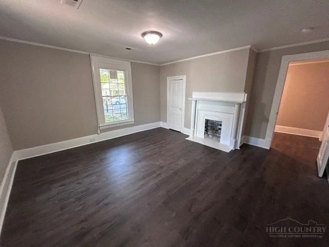Image number 14 for the current listing