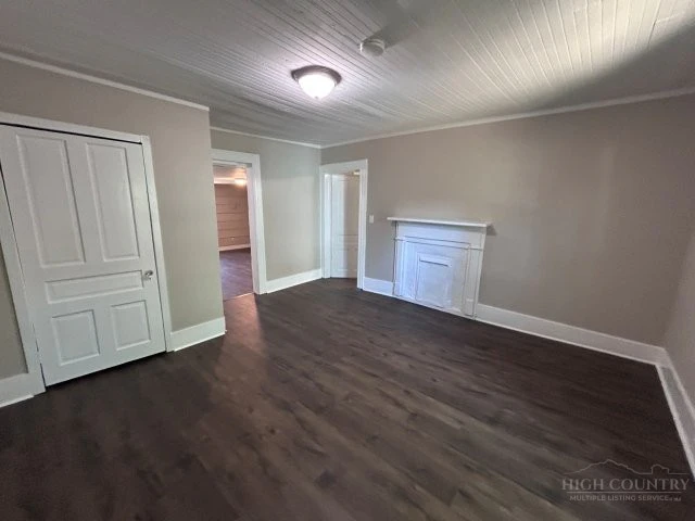 Image number 16 for the current listing
