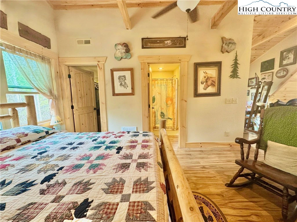 Image number 19 for the current listing
