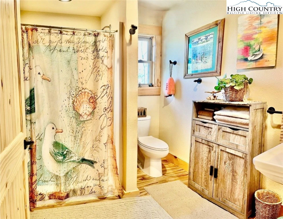 Image number 14 for the current listing
