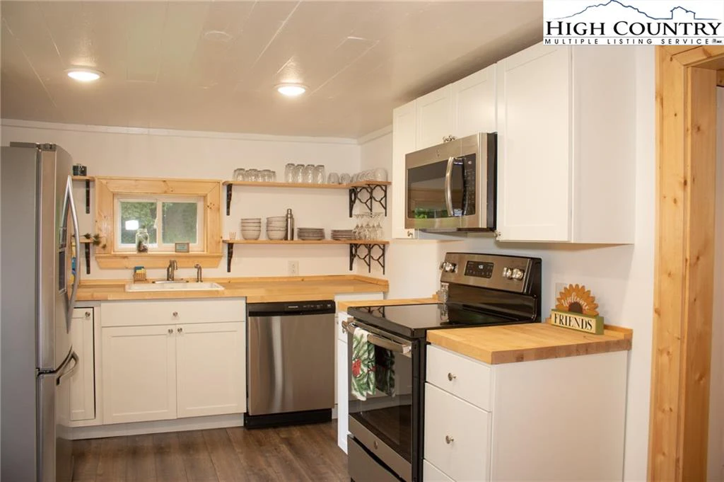 Image number 3 for the current listing