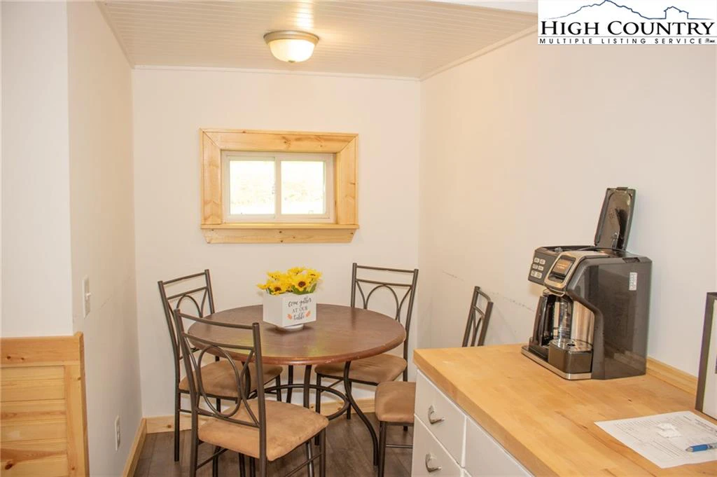Image number 4 for the current listing