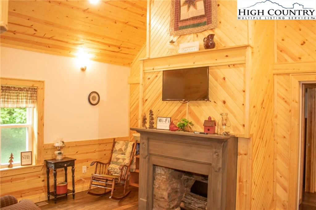 Image number 5 for the current listing