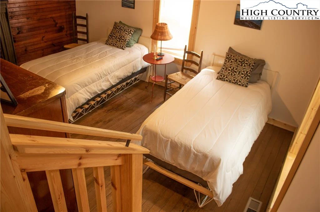 Image number 7 for the current listing