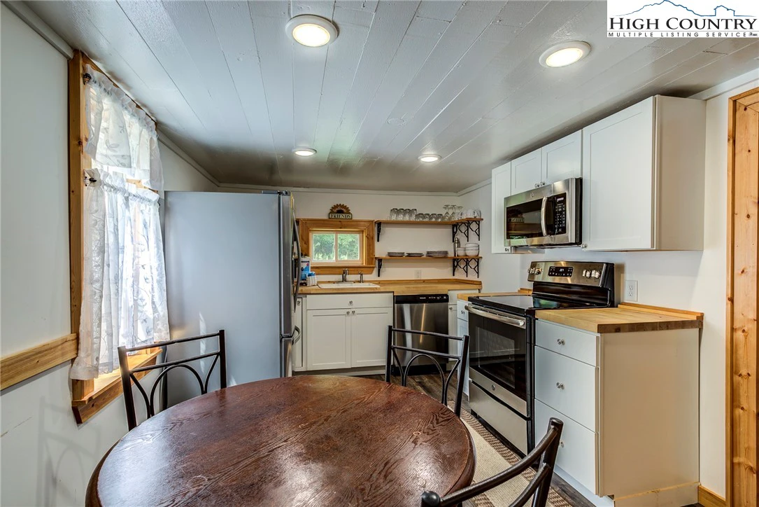 Image number 15 for the current listing