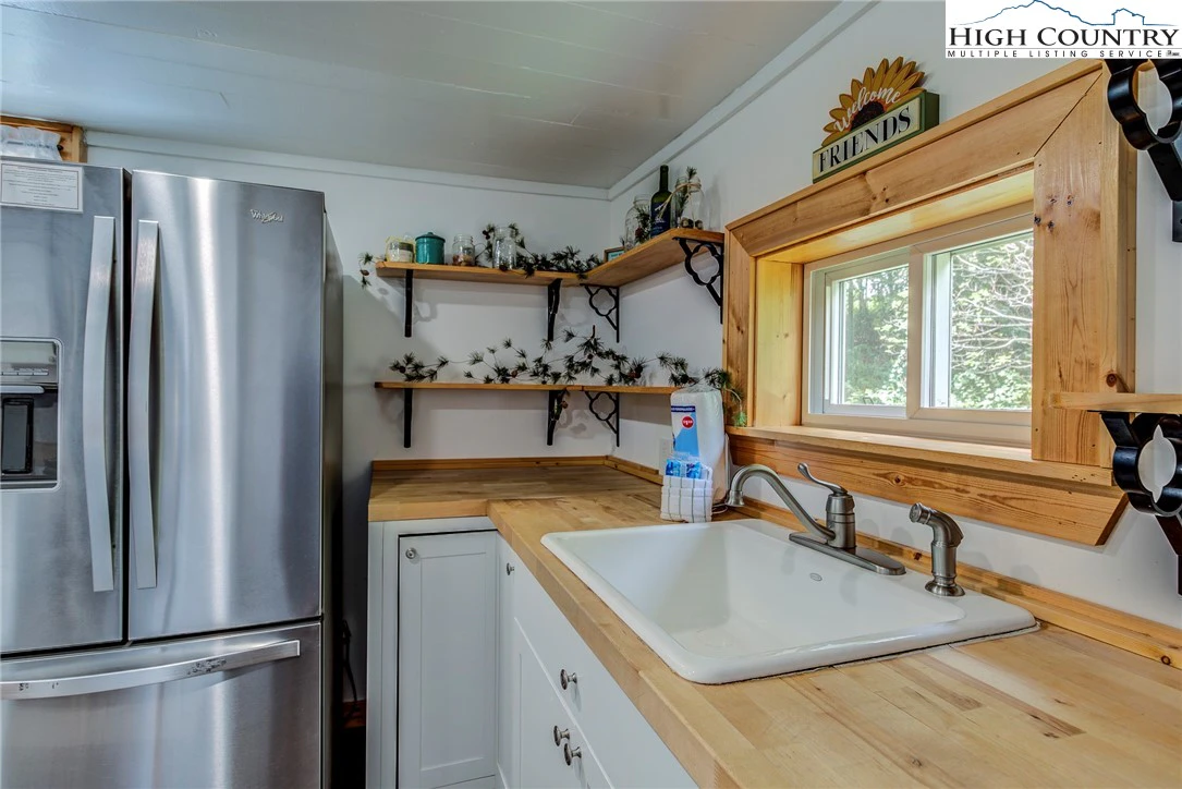 Image number 14 for the current listing