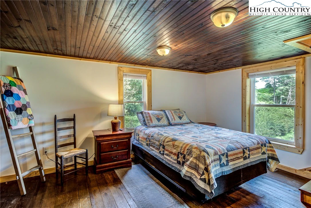 Image number 9 for the current listing