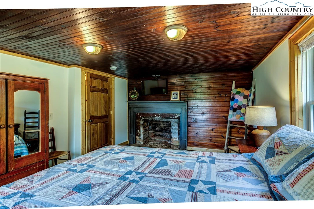 Image number 21 for the current listing