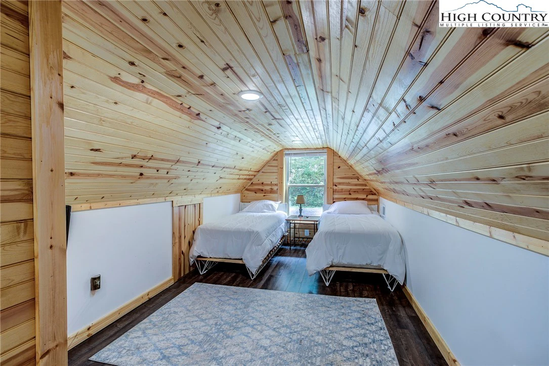 Image number 5 for the current listing