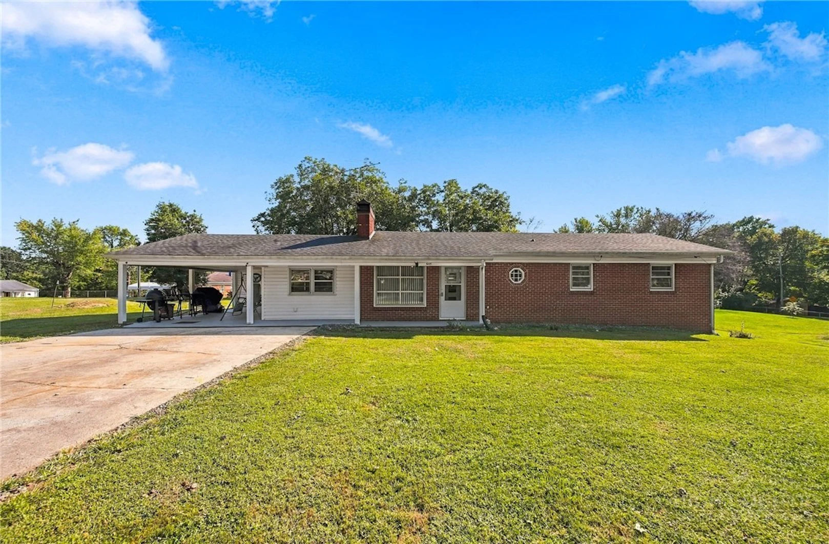 Image number 1 for the current listing