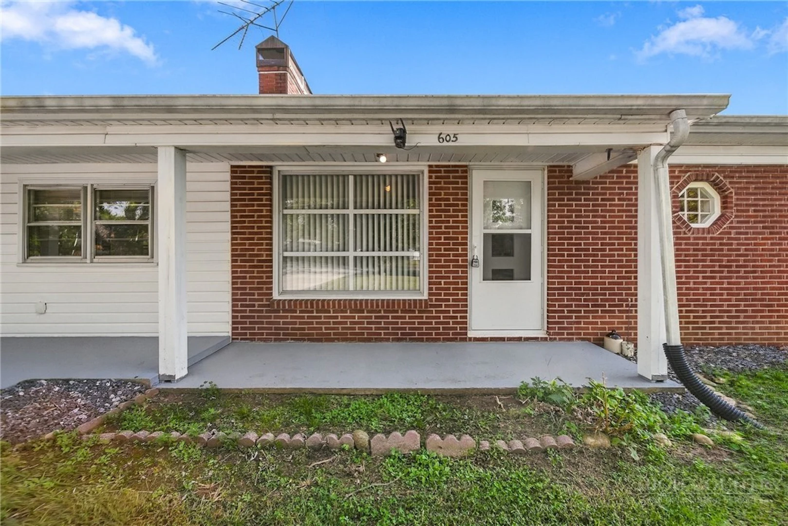 Image number 4 for the current listing