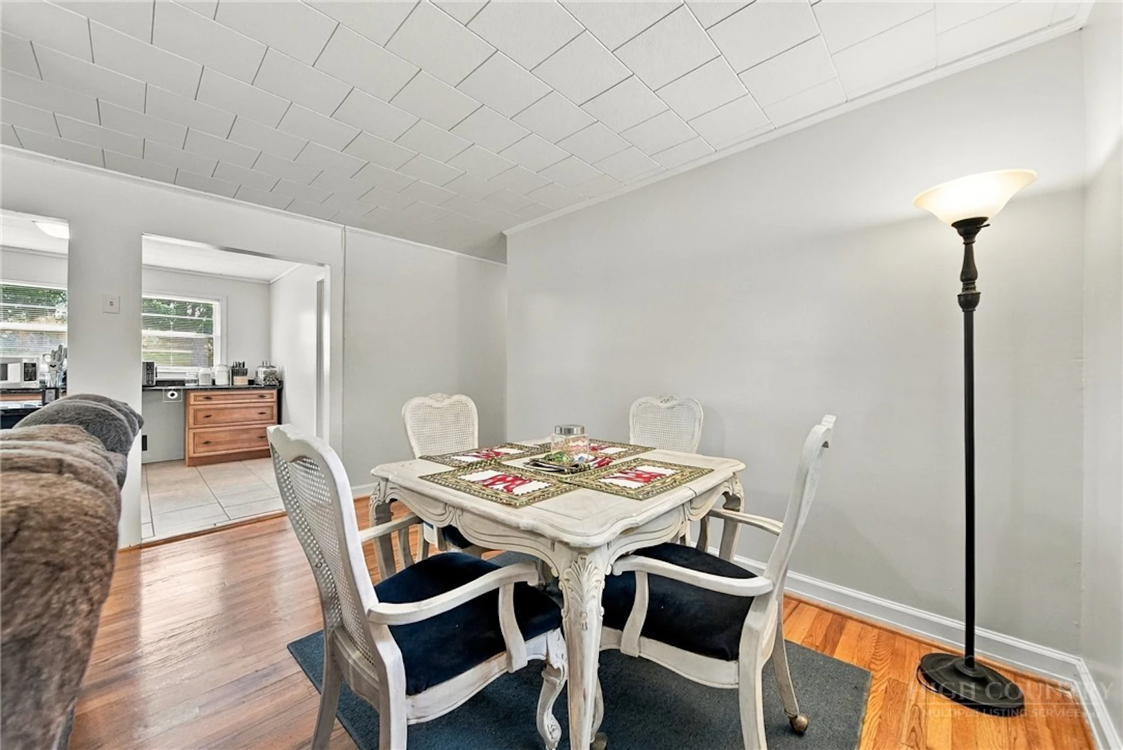 Image number 9 for the current listing