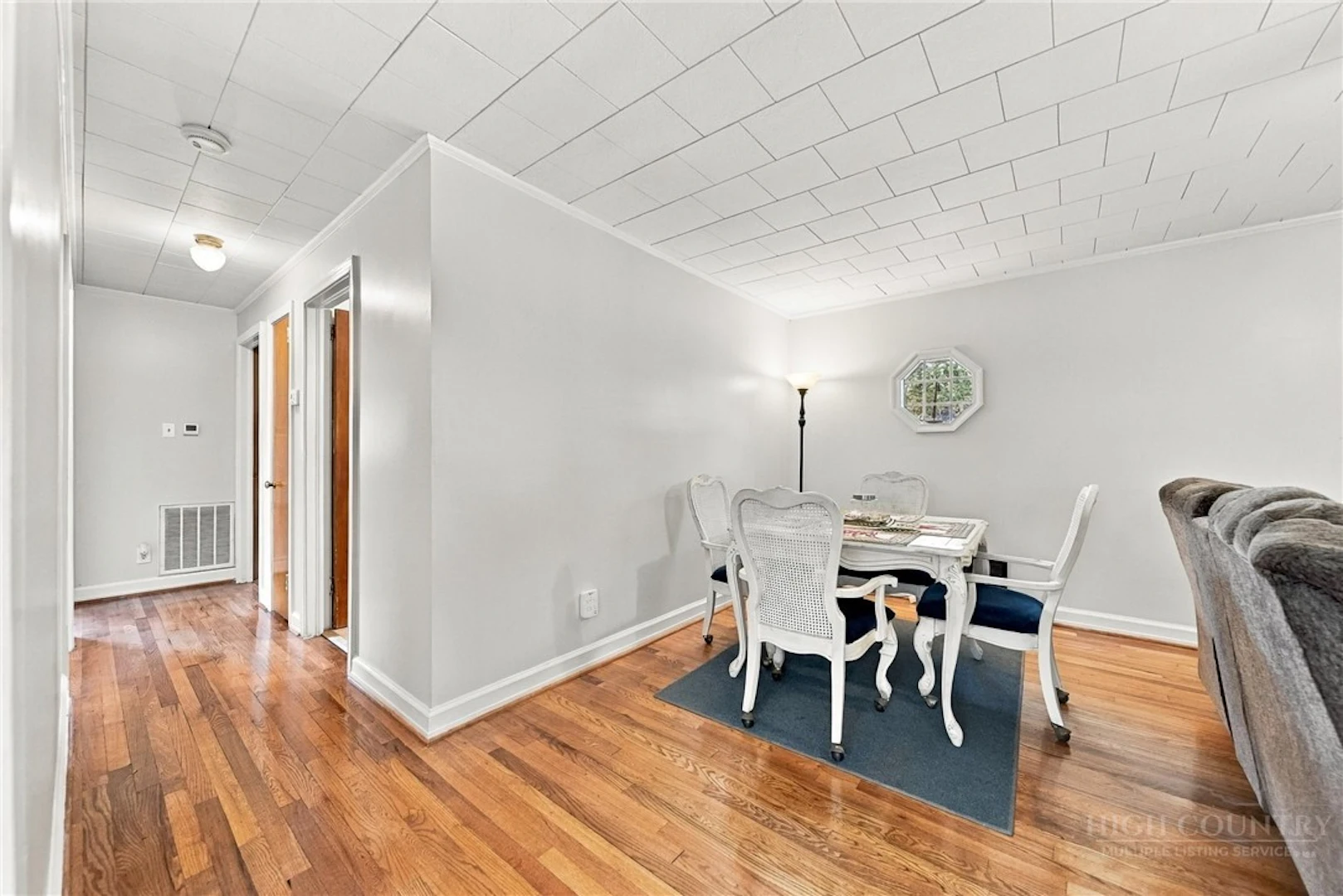 Image number 10 for the current listing