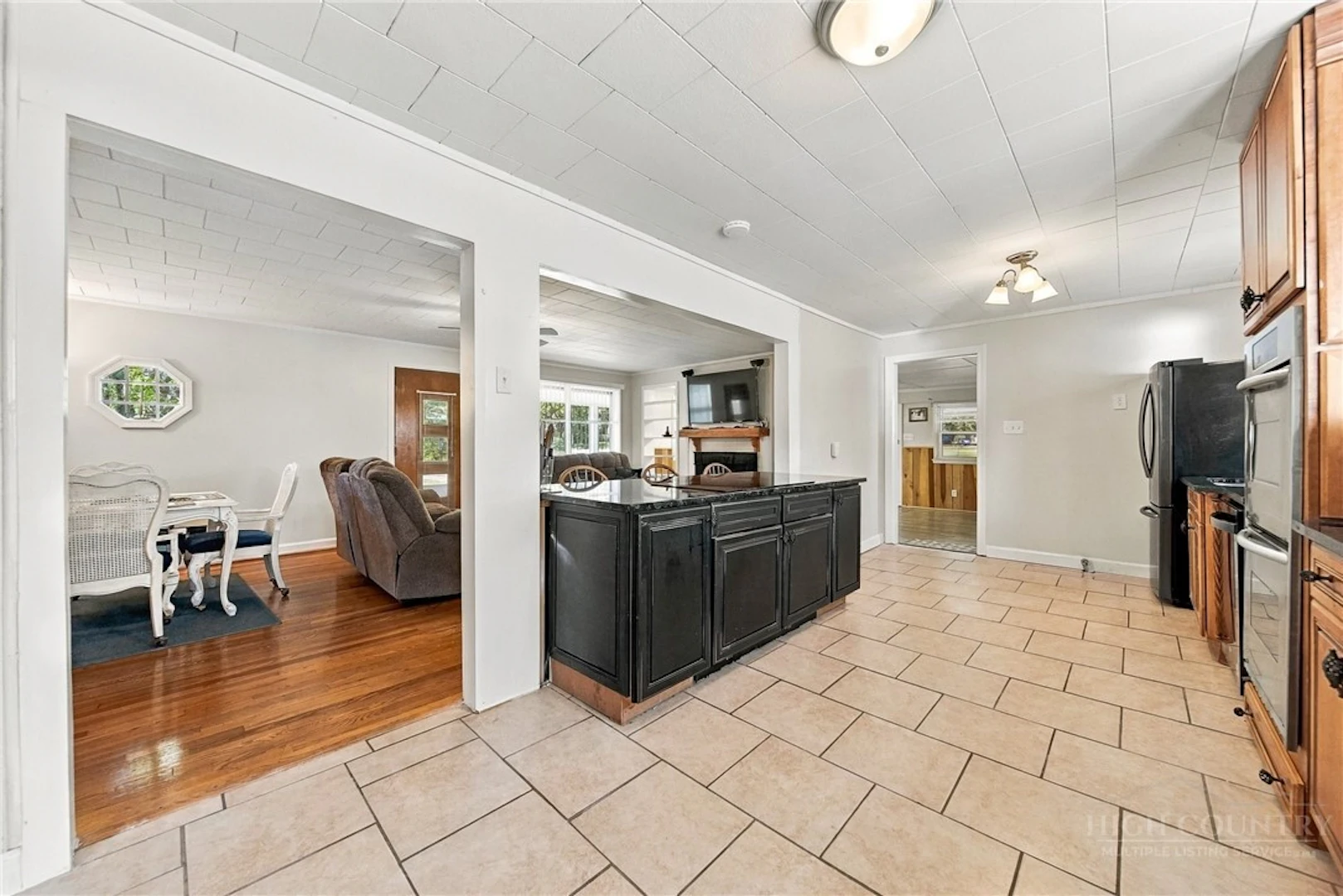 Image number 11 for the current listing