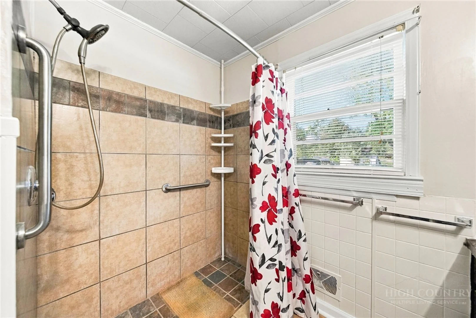 Image number 19 for the current listing