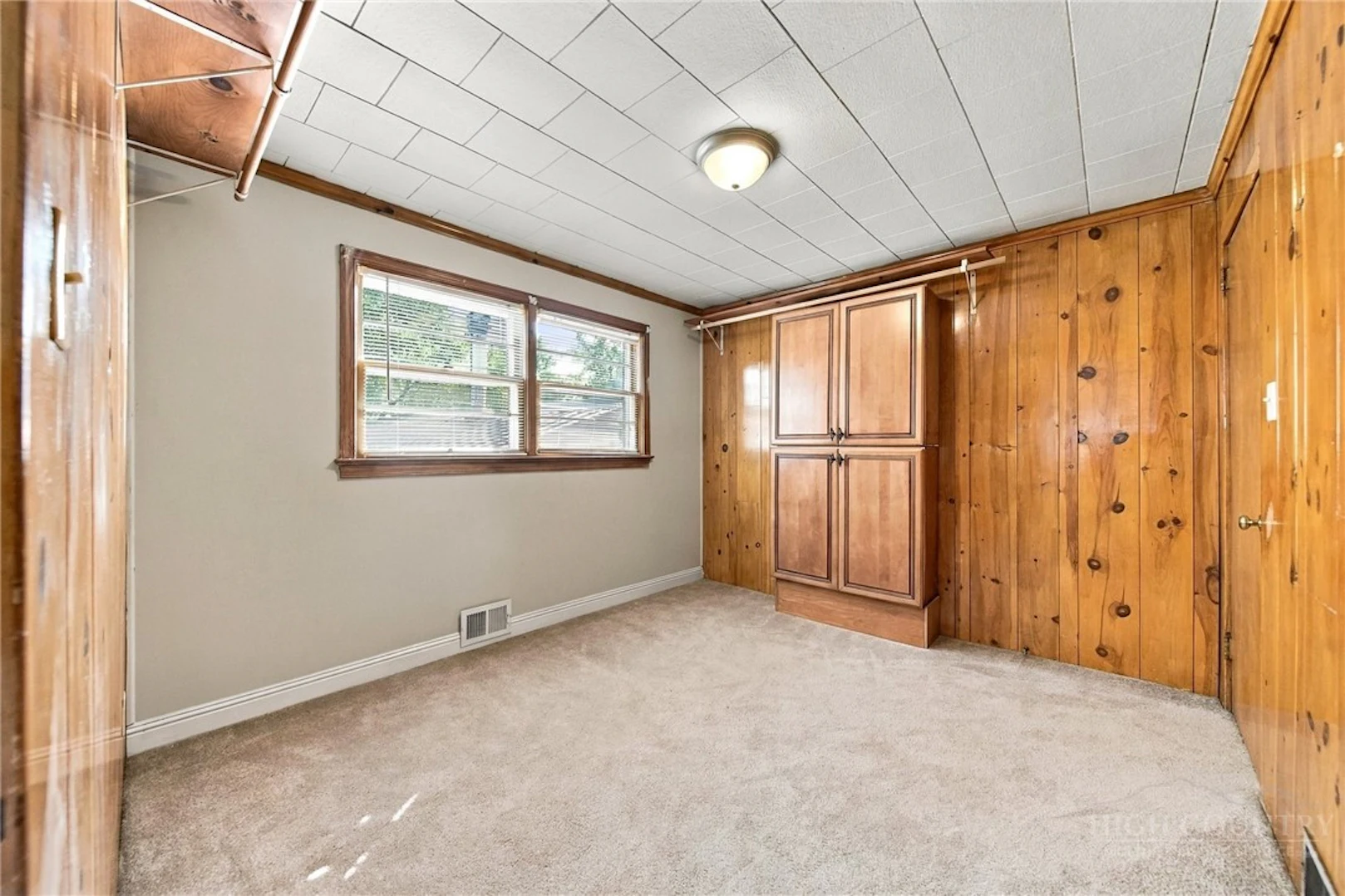 Image number 20 for the current listing