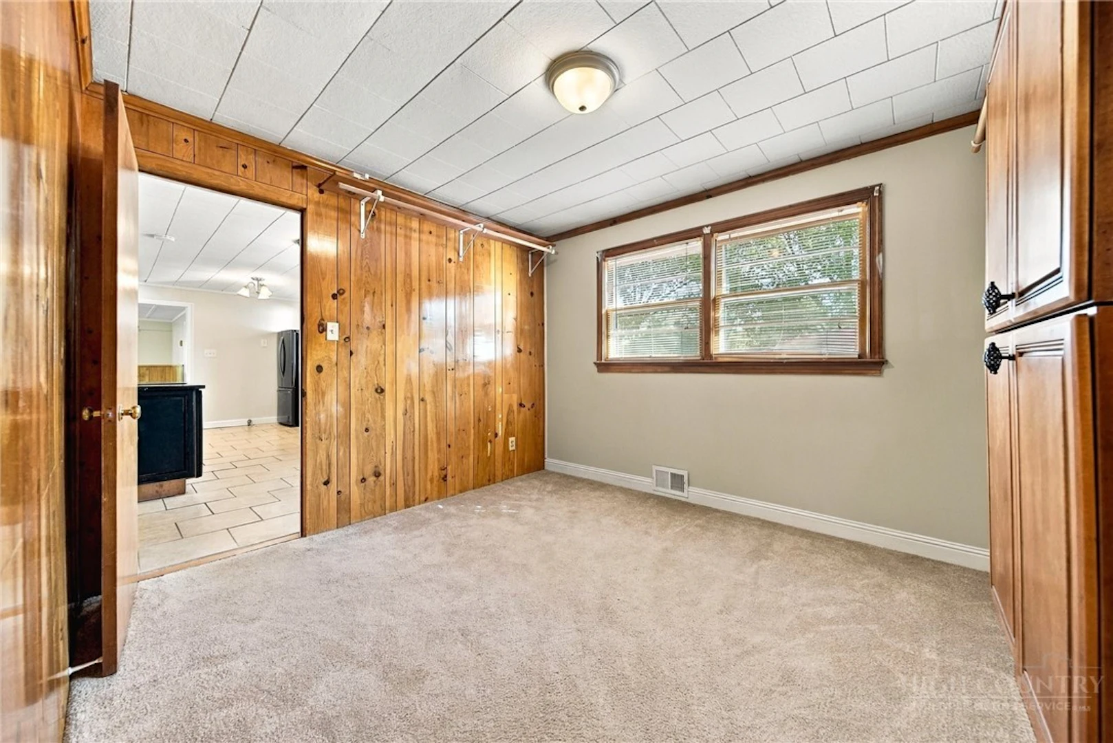 Image number 21 for the current listing