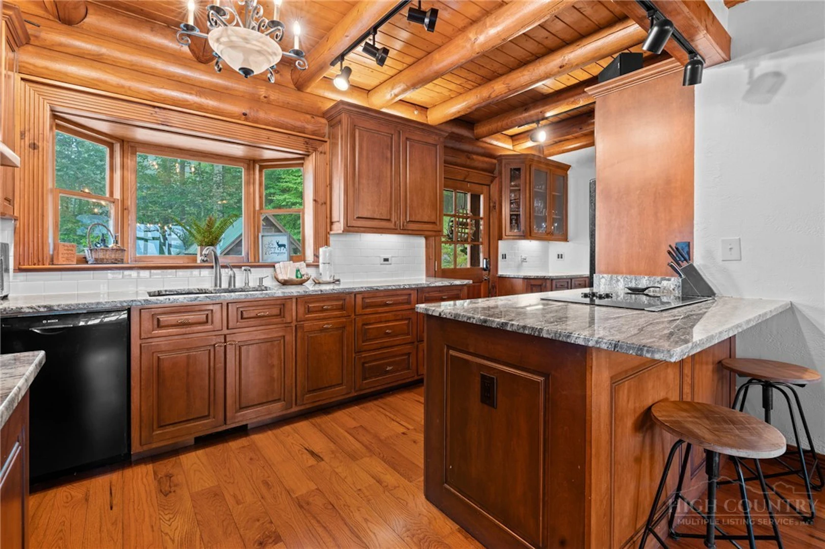 Image number 18 for the current listing