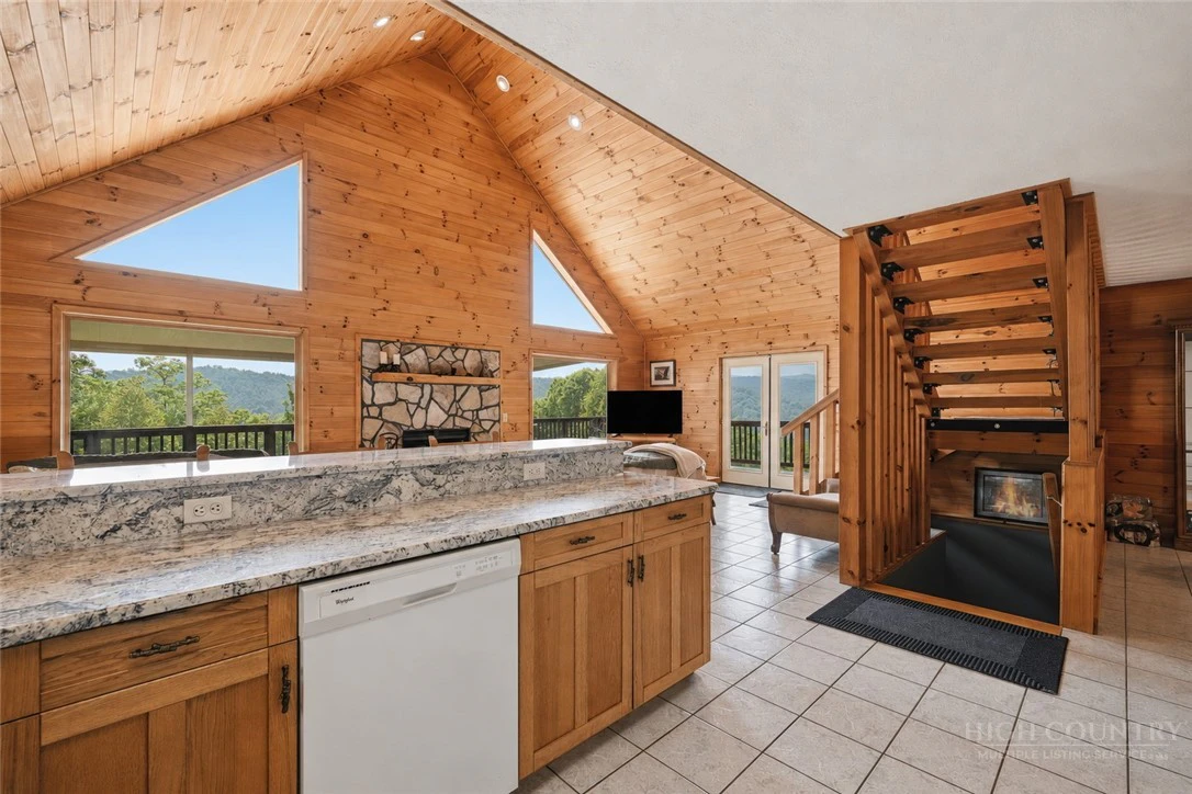 Image number 9 for the current listing