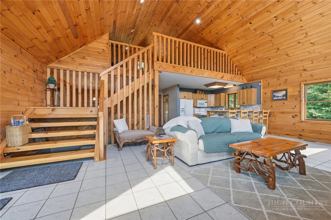 Image number 14 for the current listing