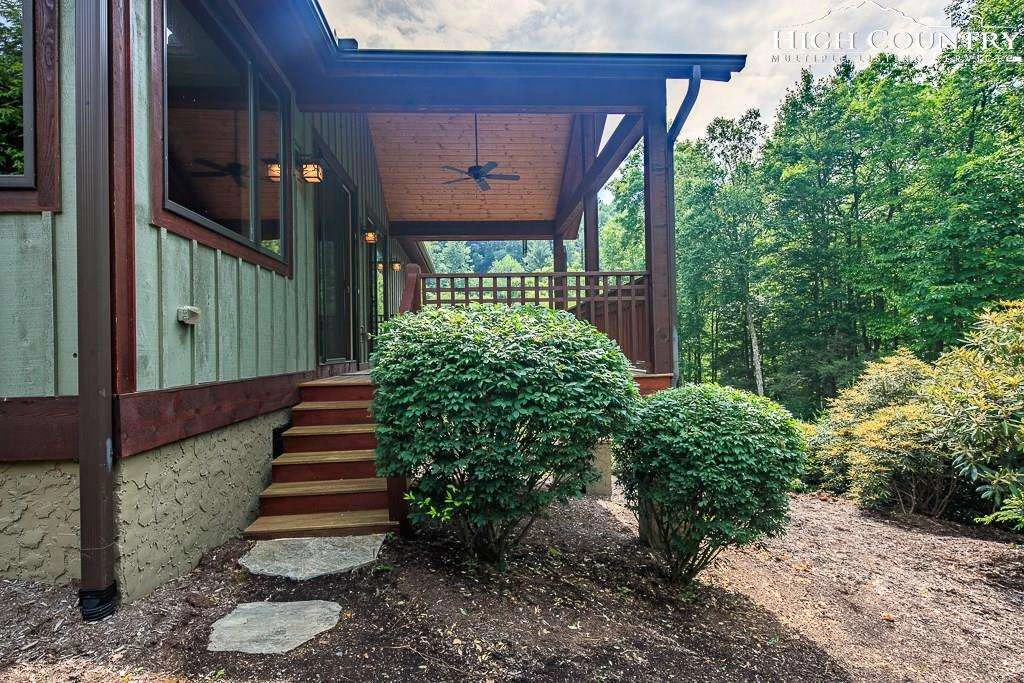 Image number 4 for the current listing