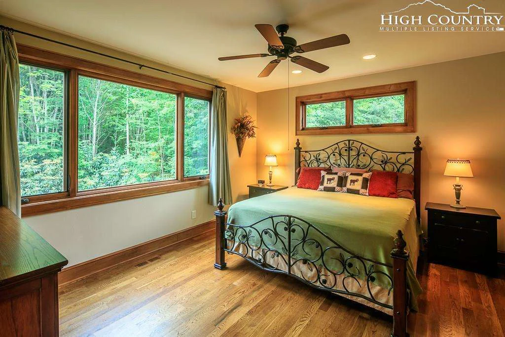 Image number 6 for the current listing