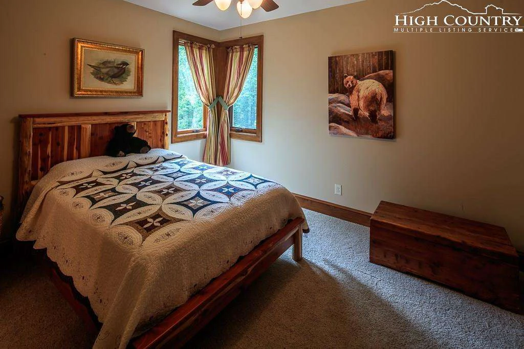 Image number 9 for the current listing