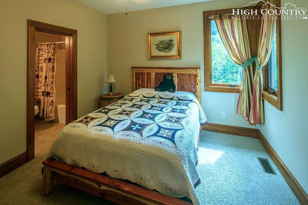 Image number 2 for the current listing