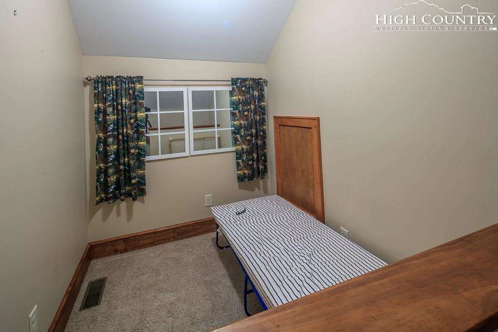 Image number 11 for the current listing