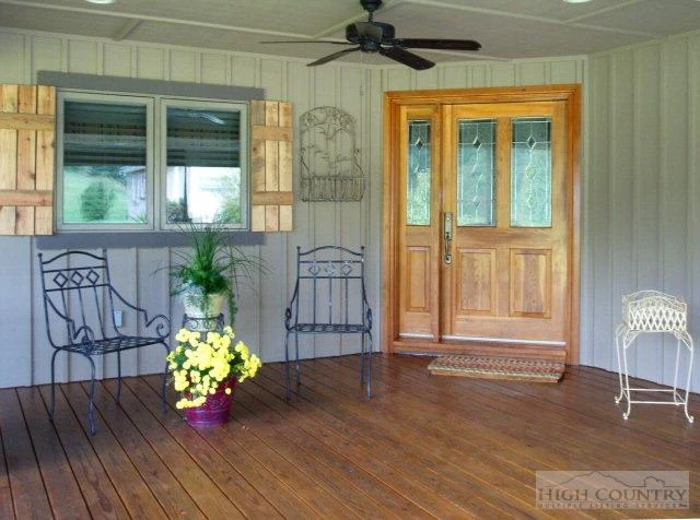 Image number 15 for the current listing