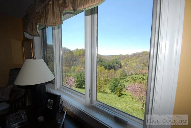 Image number 13 for the current listing