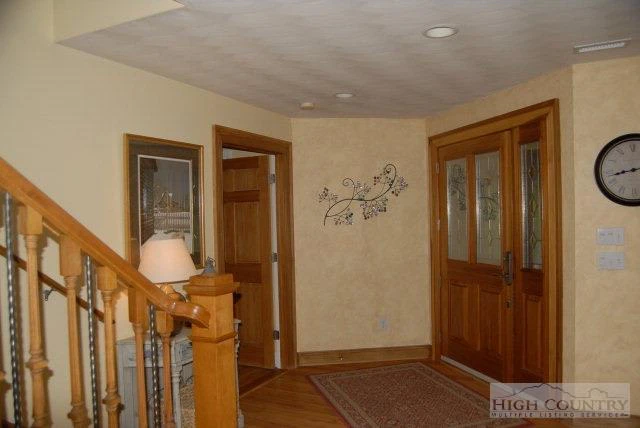 Image number 11 for the current listing