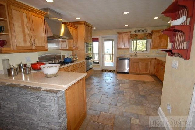 Image number 5 for the current listing